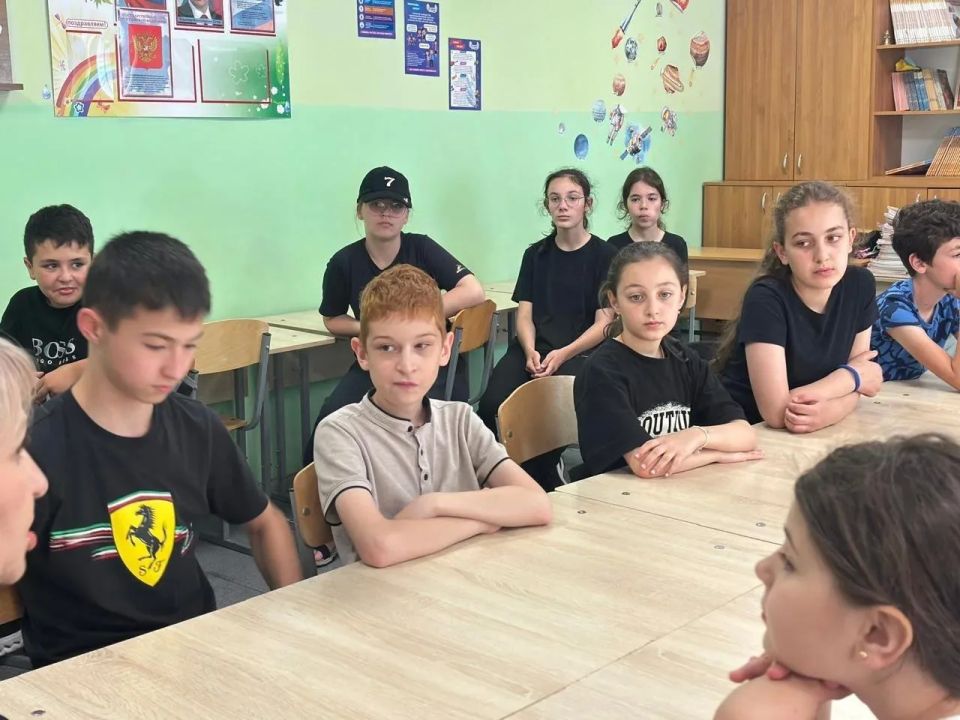 Сотрудники администрации внутригородских Северо-Западного и Затеречного районов Владикавказа провели профилактические беседы со школьниками Сотрудники администрации внутригородских Северо-Западного и Затеречного районов Владикавказа провели профилактические беседы со школьниками