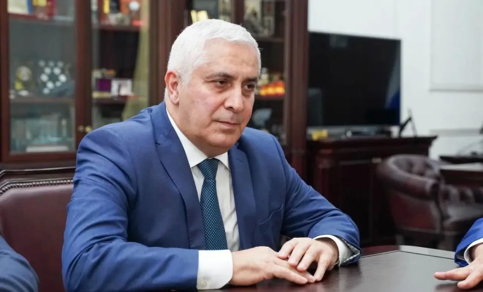 Министерство образования и науки Республики Северная Осетия – Алания поздравляет Марата Аркадьевича Камболова с назначением на высокую и ответственную должность Председателя Правительства Республики Южная Осетия