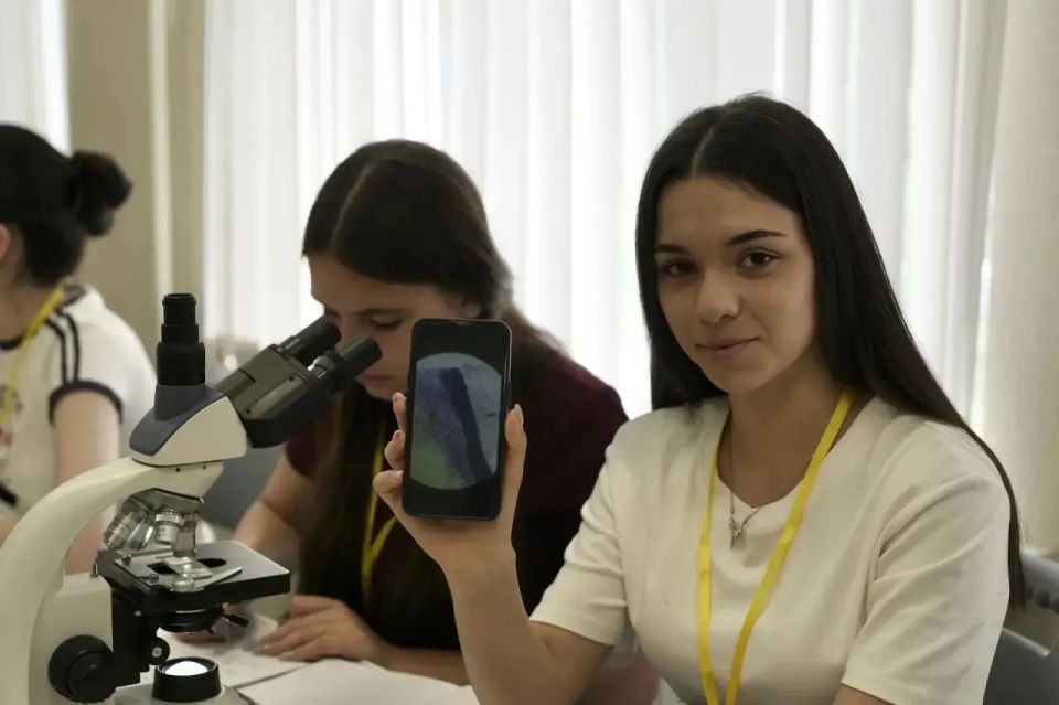 Летние интенсивные программы в образовательном центре «Вершина» нацпроекта «Молодёжь и дети» продолжаются Летние интенсивные программы в образовательном центре «Вершина» нацпроекта «Молодёжь и дети» продолжаются