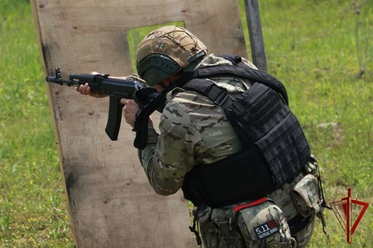В СЕВЕРНОЙ ОСЕТИИ ПРОШЛИ ИСПЫТАНИЯ НА ПРАВО НОШЕНИЯ ЗНАКА ОТЛИЧИЯ ПОЛИЦЕЙСКОГО СПЕЦНАЗА РОСГВАРДИИ Сотрудники ОМОН «Ирбис» Управления Росгвардии по Республике Северная Осетия-Алания прошли испытания на право ношения... В СЕВЕРНОЙ ОСЕТИИ ПРОШЛИ ИСПЫТАНИЯ НА ПРАВО НОШЕНИЯ ЗНАКА ОТЛИЧИЯ ПОЛИЦЕЙСКОГО СПЕЦНАЗА РОСГВАРДИИ Сотрудники ОМОН «Ирбис» Управления Росгвардии по Республике Северная Осетия-Алания прошли испытания на право ношения...