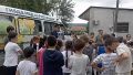 Безопасность на каникулах: в лагере станицы Змейская сотрудники Госавтоинспекции Кировского района напомнили ПДД