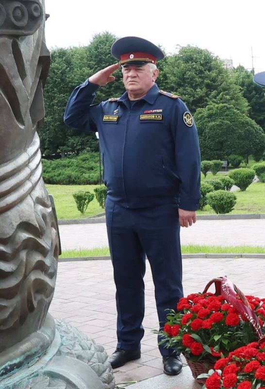 Личный состав УФСИН России по Республике Северная Осетия – Алания в День памяти и скорби возложил цветы на Аллее Славы Личный состав УФСИН России по Республике Северная Осетия – Алания в День памяти и скорби возложил цветы на Аллее Славы