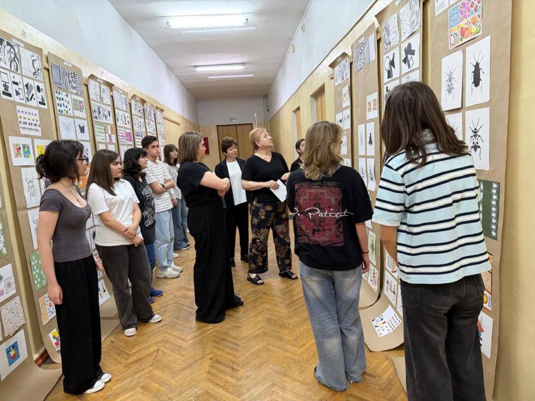 В Северо-Кавказском строительном техникуме состоялся просмотр творческих работ студентов второго курса специальности «Дизайн» В Северо-Кавказском строительном техникуме состоялся просмотр творческих работ студентов второго курса специальности «Дизайн»