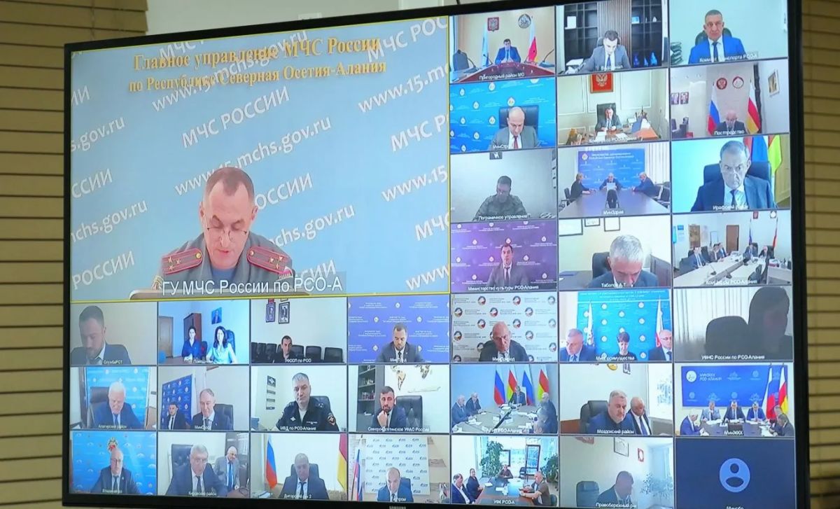 Глава РСО – Алания Сергей Меняйло провел еженедельное аппаратное совещание с участием руководителей органов исполнительной власти и муниципальных образований, представителей правоохранительных и надзорных структур республики Глава РСО – Алания Сергей Меняйло провел еженедельное аппаратное совещание с участием руководителей органов исполнительной власти и муниципальных образований, представителей правоохранительных и надзорных структур республики