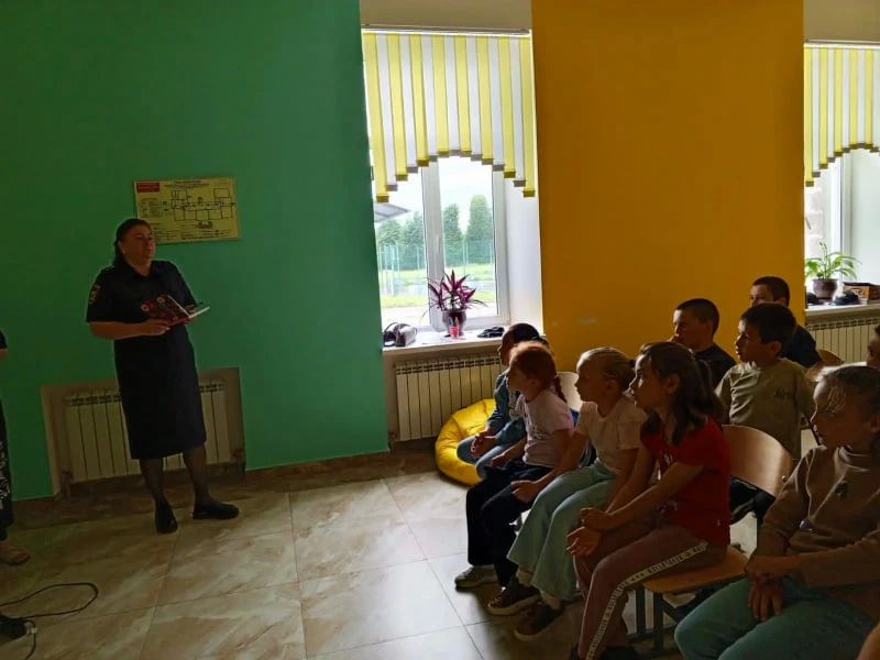 Инспектор по делам несовершеннолетних ОВД Алагирского района Северной Осетии провёл урок мужества «О героях былых времён…» Инспектор по делам несовершеннолетних ОВД Алагирского района Северной Осетии провёл урок мужества «О героях былых времён…»