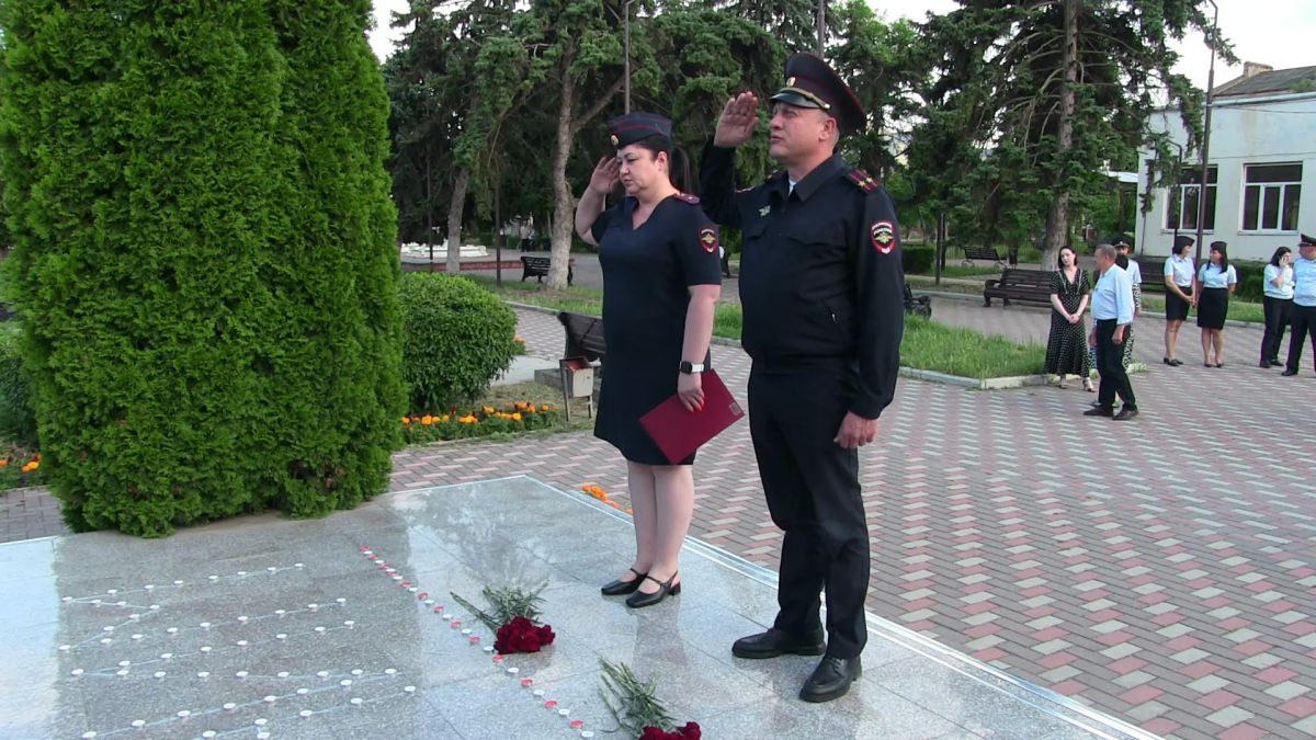 Руководство, личный состав ОМВД России по Моздокскому району совместно с ветеранами и общественниками в память о подвиге советского солдата, в знак скорби о жертвах Великой Отечественной войны зажгли свечи Руководство, личный состав ОМВД России по Моздокскому району совместно с ветеранами и общественниками в память о подвиге советского солдата, в знак скорби о жертвах Великой Отечественной войны зажгли свечи