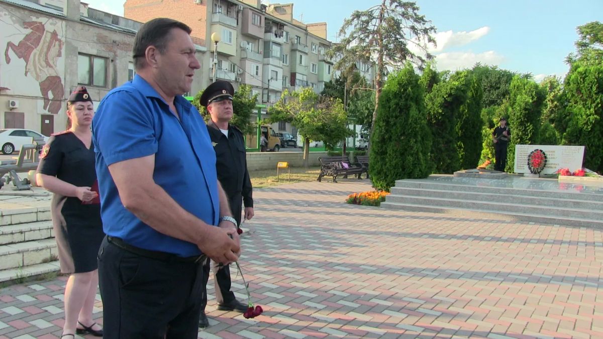 Руководство, личный состав ОМВД России по Моздокскому району совместно с ветеранами и общественниками в память о подвиге советского солдата, в знак скорби о жертвах Великой Отечественной войны зажгли свечи Руководство, личный состав ОМВД России по Моздокскому району совместно с ветеранами и общественниками в память о подвиге советского солдата, в знак скорби о жертвах Великой Отечественной войны зажгли свечи