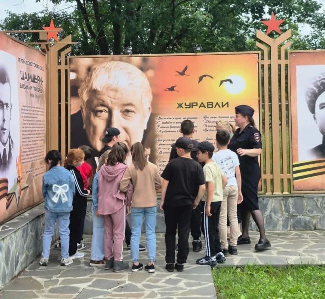Инспектор по делам несовершеннолетних ОВД Алагирского района Северной Осетии провёл урок мужества «О героях былых времён…» Инспектор по делам несовершеннолетних ОВД Алагирского района Северной Осетии провёл урок мужества «О героях былых времён…»