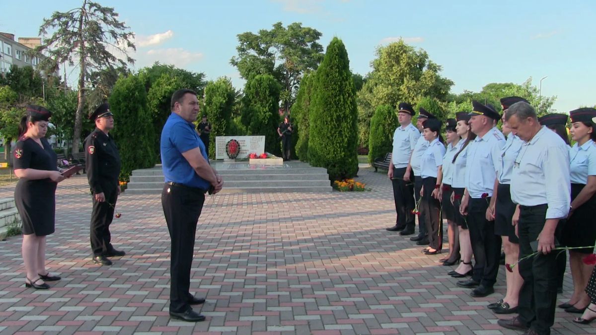 Руководство, личный состав ОМВД России по Моздокскому району совместно с ветеранами и общественниками в память о подвиге советского солдата, в знак скорби о жертвах Великой Отечественной войны зажгли свечи Руководство, личный состав ОМВД России по Моздокскому району совместно с ветеранами и общественниками в память о подвиге советского солдата, в знак скорби о жертвах Великой Отечественной войны зажгли свечи