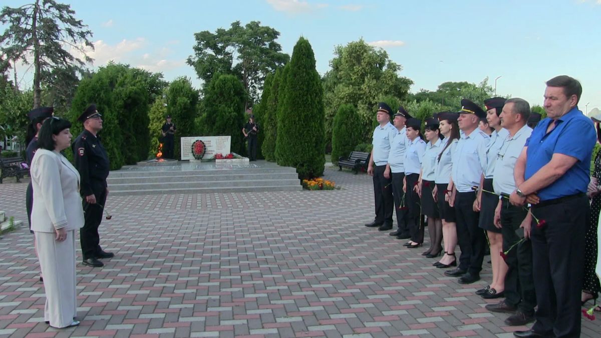 Руководство, личный состав ОМВД России по Моздокскому району совместно с ветеранами и общественниками в память о подвиге советского солдата, в знак скорби о жертвах Великой Отечественной войны зажгли свечи Руководство, личный состав ОМВД России по Моздокскому району совместно с ветеранами и общественниками в память о подвиге советского солдата, в знак скорби о жертвах Великой Отечественной войны зажгли свечи