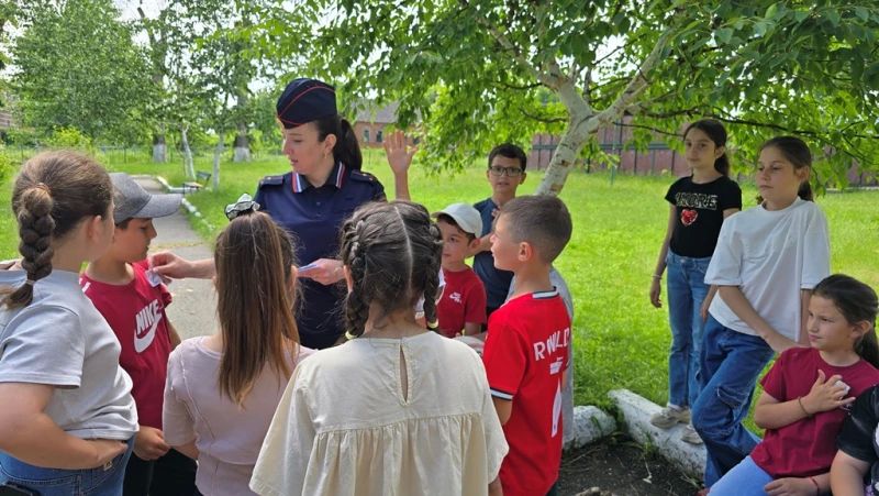 «Возвращают свет, сохраняют жизнь!»: Госавтоинспекция Ардонского района Северной Осетии подарила школьникам яркую безопасность «Возвращают свет, сохраняют жизнь!»: Госавтоинспекция Ардонского района Северной Осетии подарила школьникам яркую безопасность