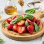 Летний десерт с клубникой: наслаждение под свежими ароматами