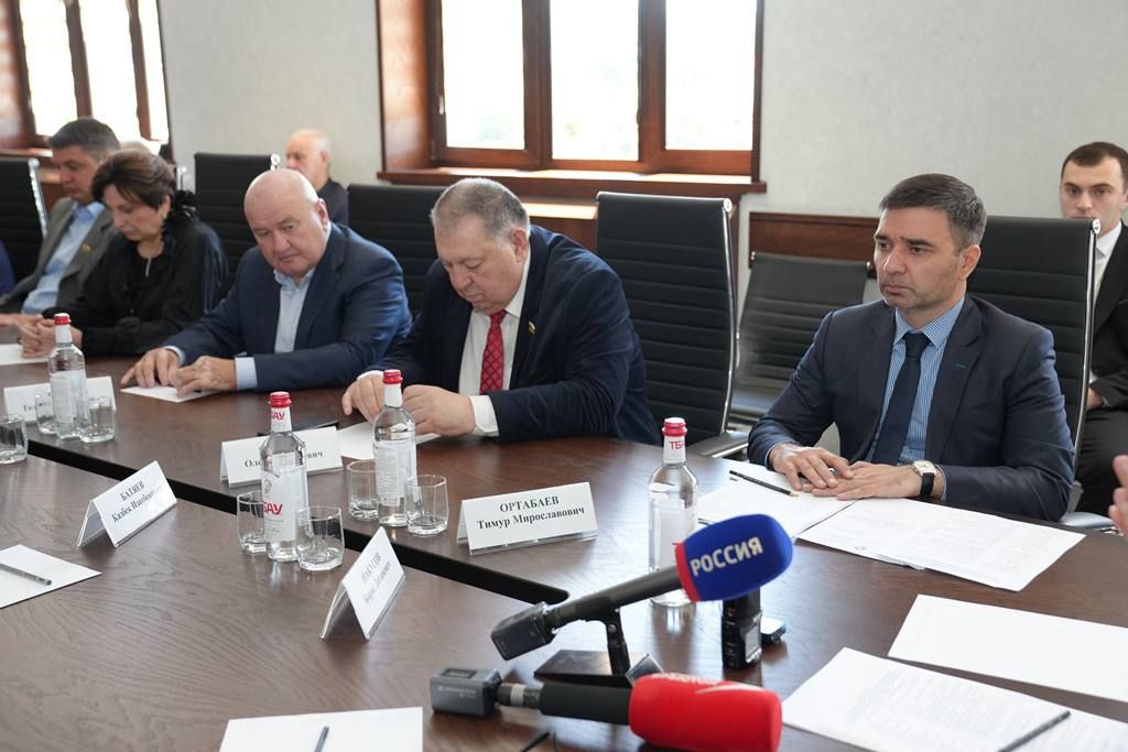 Председатель Парламента Таймураз Тускаев посетил Кировский район с рабочим визитом Председатель Парламента Таймураз Тускаев посетил Кировский район с рабочим визитом