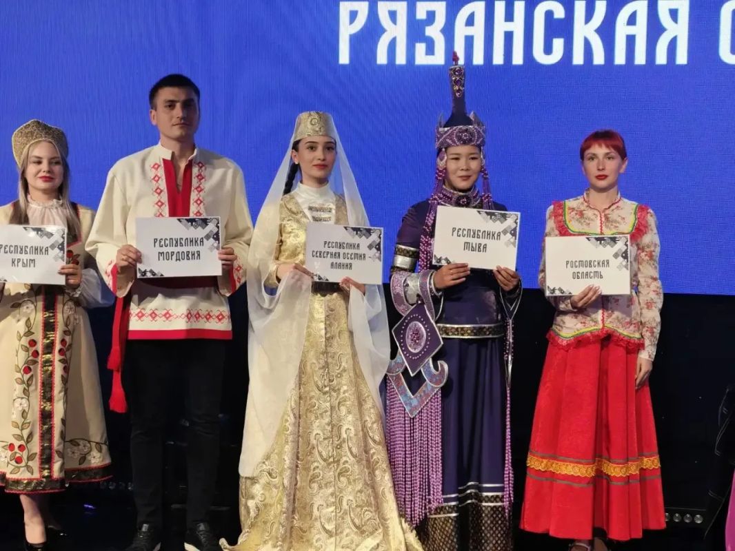 В Москве стартовал первый Всероссийский форум «Пространство воспитания: диалог, традиции, единство» В Москве стартовал первый Всероссийский форум «Пространство воспитания: диалог, традиции, единство»