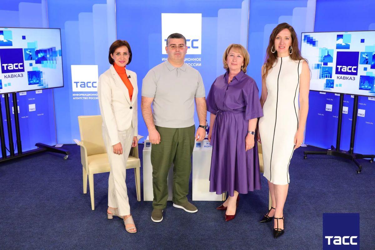Главное из заявлений, а также фоторепортаж с пресс-конференции в Региональном информационном центре "ТАСС Кавказ", посвященной готовности избирательной системы Северной Осетии к проведению федеральной избирательной кампании... Главное из заявлений, а также фоторепортаж с пресс-конференции в Региональном информационном центре "ТАСС Кавказ", посвященной готовности избирательной системы Северной Осетии к проведению федеральной избирательной кампании...