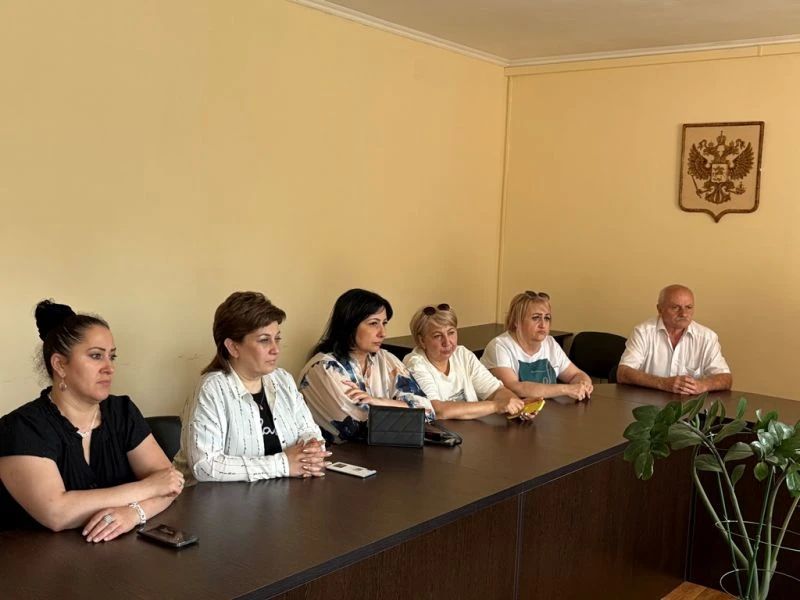 Полицейские Владикавказа и члены Общественного совета обсудили с народными дружинниками совместную охрану правопорядка Полицейские Владикавказа и члены Общественного совета обсудили с народными дружинниками совместную охрану правопорядка