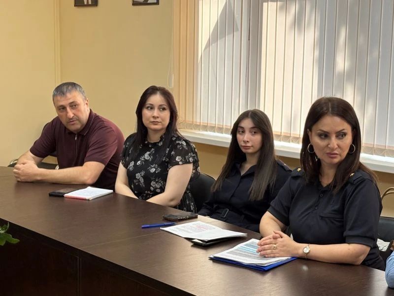 Полицейские Владикавказа и члены Общественного совета обсудили с народными дружинниками совместную охрану правопорядка Полицейские Владикавказа и члены Общественного совета обсудили с народными дружинниками совместную охрану правопорядка