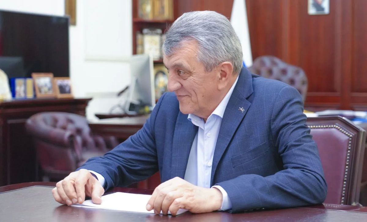 Глава РСО – Алания Сергей Меняйло встретился с юной поэтессой, телеведущей, актрисой и организатором культурных проектов Николь Плиевой Глава РСО – Алания Сергей Меняйло встретился с юной поэтессой, телеведущей, актрисой и организатором культурных проектов Николь Плиевой