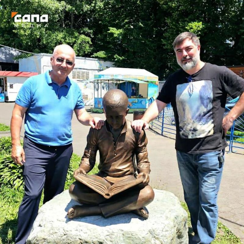 В парке аттракционов во Владикавказе появилась скульптура «Читающий мальчик» В парке аттракционов во Владикавказе появилась скульптура «Читающий мальчик»