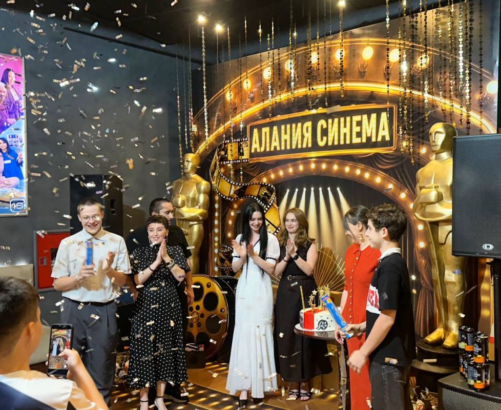 Поздравили с 7-летием со дня открытия кинотеатр «Алания Синема»! Поздравили с 7-летием со дня открытия кинотеатр «Алания Синема»!