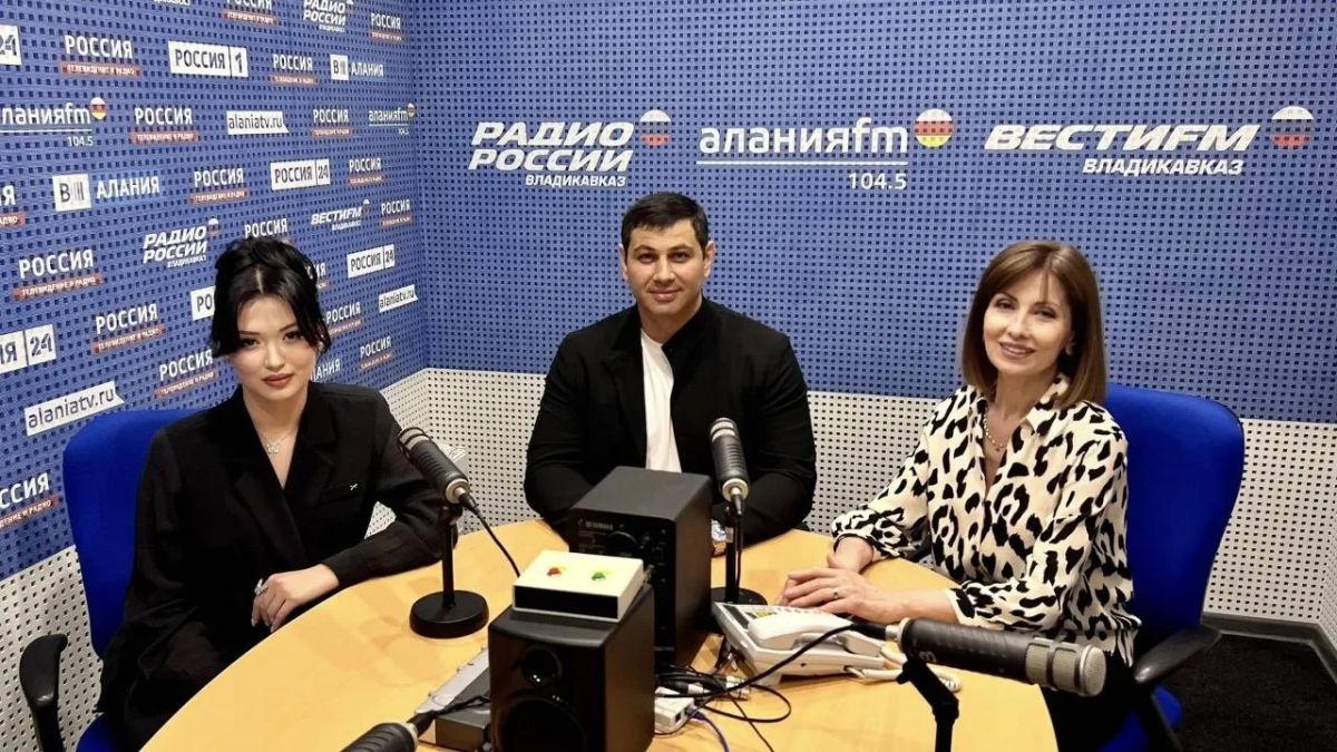 В День семьи, любви и верности гостями радио "ФМ Алания" (104,5 FM) стали военнослужащий Управления Росгвардии по Северной Осетии Роман Галачиев и его жена Нина Кудзоева