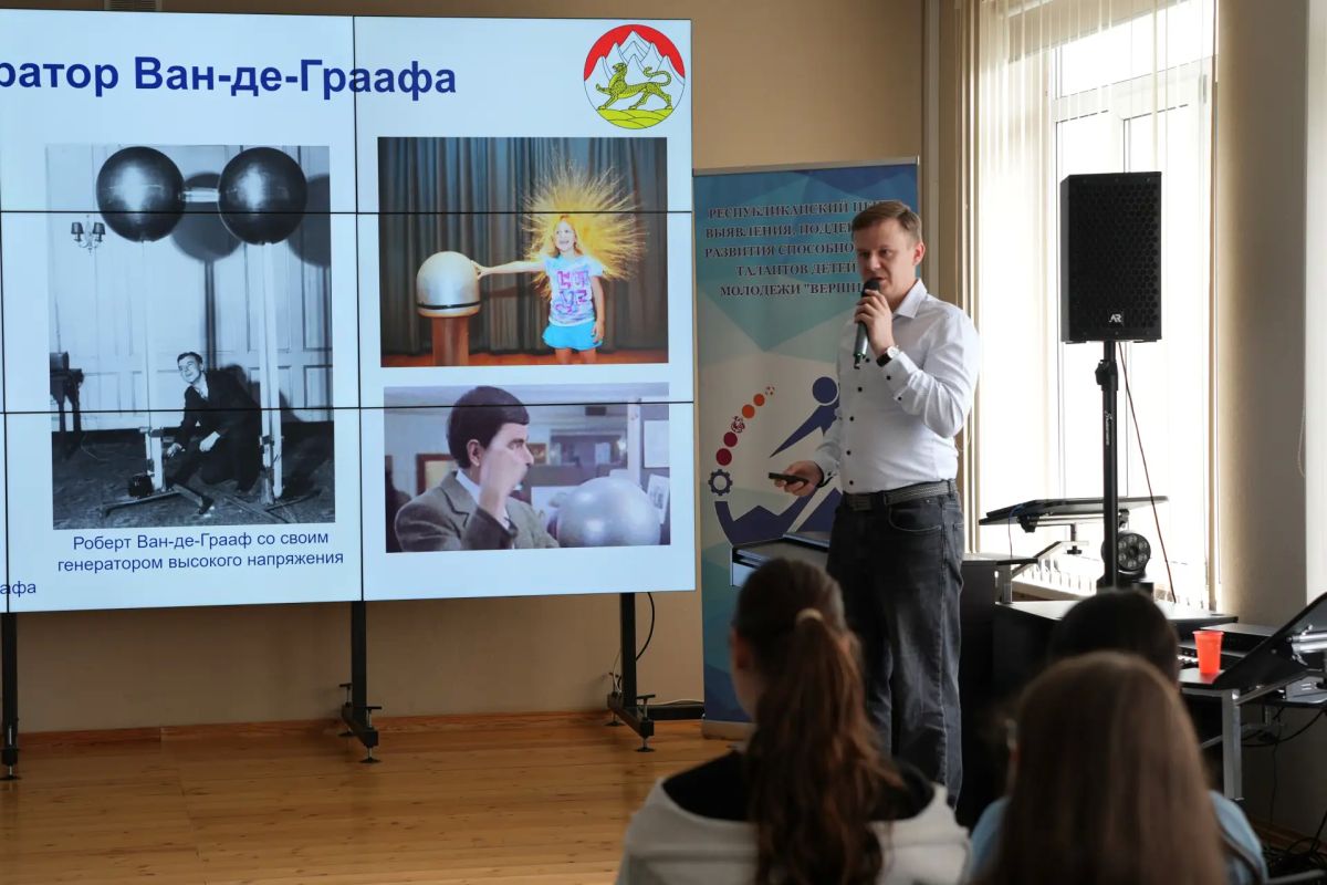В «Вершине» проходит летняя смена «Коды Курчатова», и мы рады представить команду преподавателей, которые приехали во Владикавказ, чтобы работать с ребятами В «Вершине» проходит летняя смена «Коды Курчатова», и мы рады представить команду преподавателей, которые приехали во Владикавказ, чтобы работать с ребятами