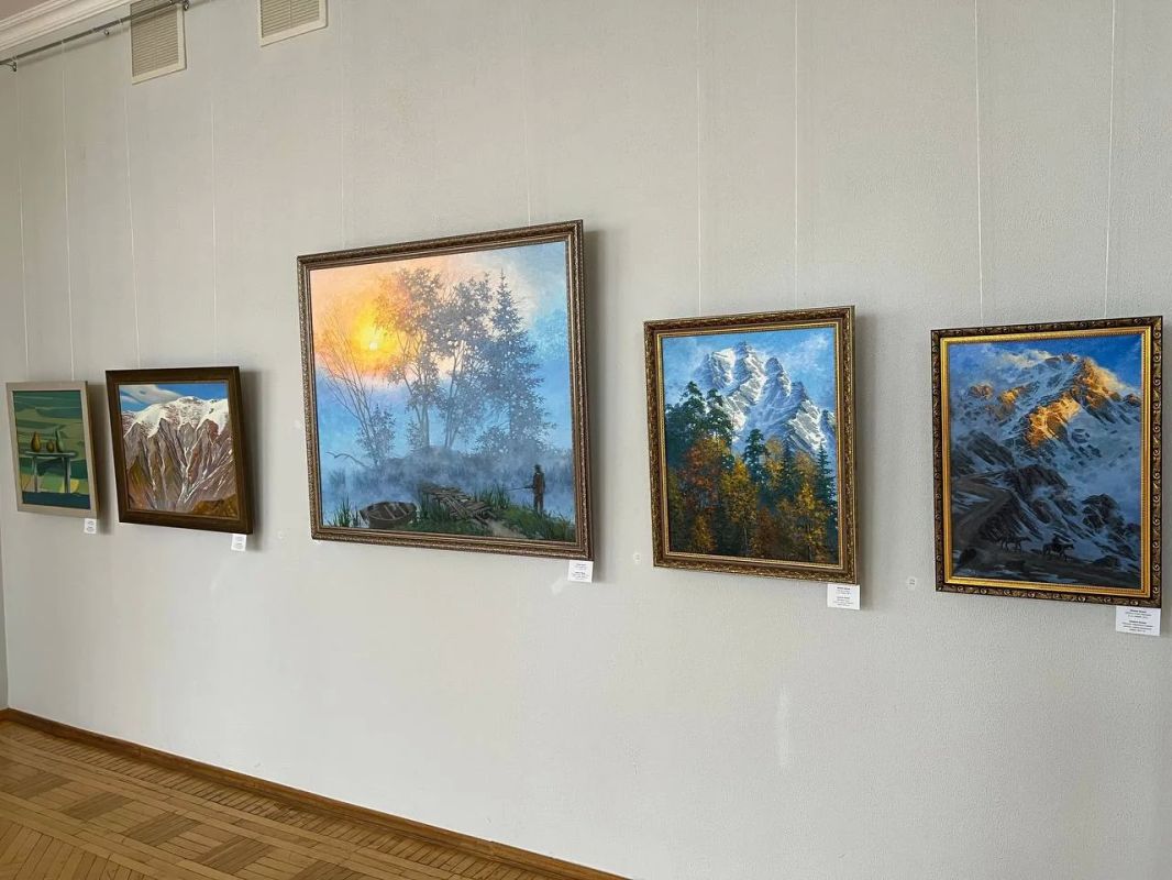 48 работ представили в совместной выставке художники Залина Битиева и Вадим Джиоев 48 работ представили в совместной выставке художники Залина Битиева и Вадим Джиоев