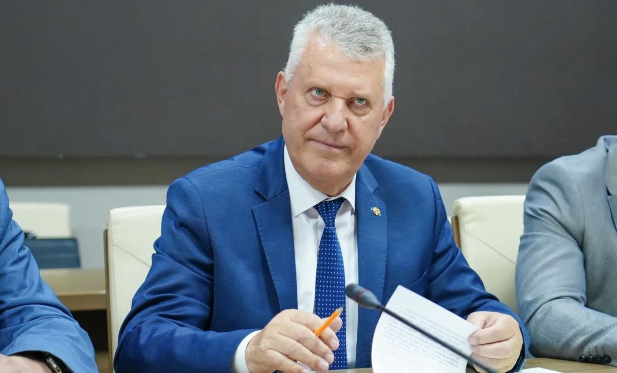 Председатель Правительства РСО – Алания Борис Джанаев и начальник контрольного департамента аппарата полномочного представителя Президента РФ в СКФО Сергей Никитин провели совещание, посвященное исполнению органами власти... Председатель Правительства РСО – Алания Борис Джанаев и начальник контрольного департамента аппарата полномочного представителя Президента РФ в СКФО Сергей Никитин провели совещание, посвященное исполнению органами власти...