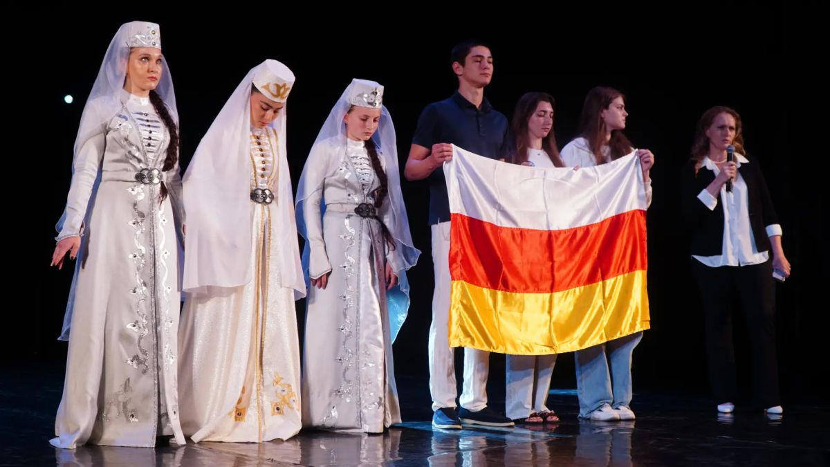В рамках культурно-образовательной программы Россотрудничества "Здравствуй, Россия!" в Северную Осетию прибыла группа подростков из 14 стран В рамках культурно-образовательной программы Россотрудничества "Здравствуй, Россия!" в Северную Осетию прибыла группа подростков из 14 стран