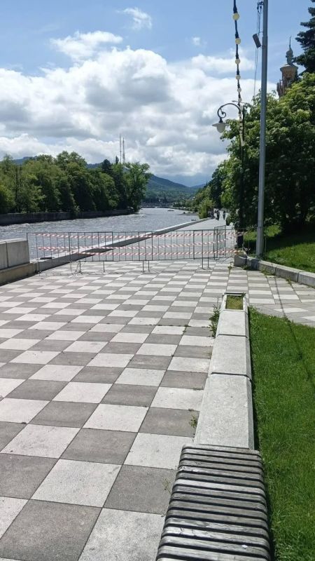 Набережная Терека временно закрыта для прогулок Набережная Терека временно закрыта для прогулок