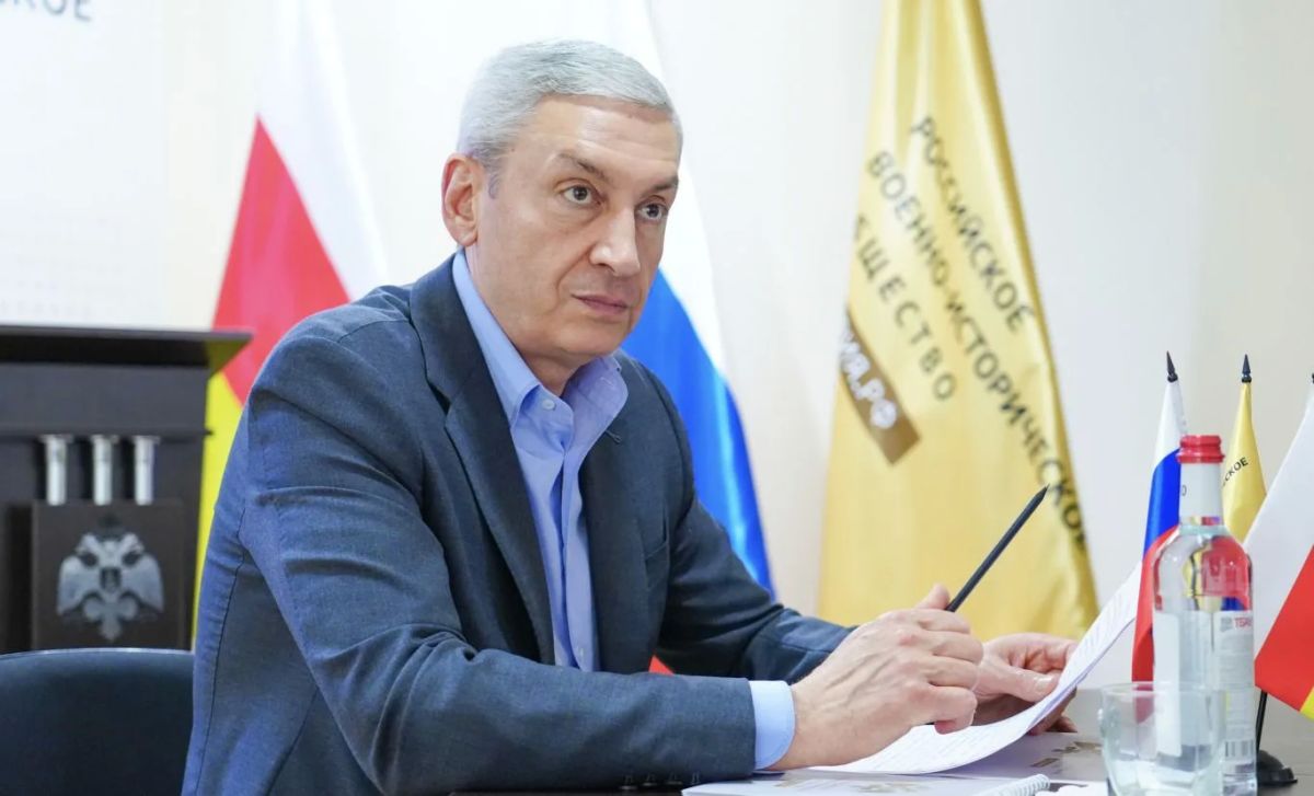 Председатель Правительства Республики Северная Осетия – Алания Борис Джанаев посетил выставку фотографий мемориалов воинской славы России, организованную региональным отделением РВИО в Национальном музее РСО – Алания Председатель Правительства Республики Северная Осетия – Алания Борис Джанаев посетил выставку фотографий мемориалов воинской славы России, организованную региональным отделением РВИО в Национальном музее РСО – Алания