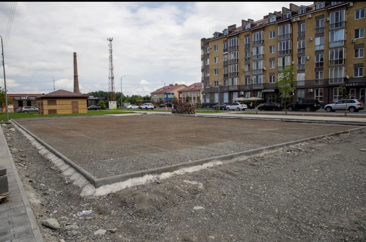 Продолжаем благоустраивать аллею в Московском микрорайоне по ул. Шамиля Джикаева Продолжаем благоустраивать аллею в Московском микрорайоне по ул. Шамиля Джикаева