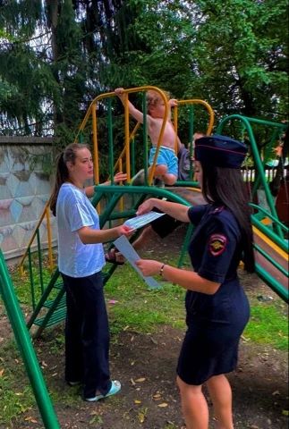 В Дигорском районе полиция провела профилактику безопасности детей с родителями! В Дигорском районе полиция провела профилактику безопасности детей с родителями!