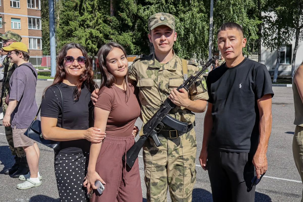 В Ленинградской области состоялась торжественная церемония принятия Военной присяги военнослужащими по призыву 33-й бригады оперативного назначения, морского отряда, батальона и полка по охране важных государственных... В Ленинградской области состоялась торжественная церемония принятия Военной присяги военнослужащими по призыву 33-й бригады оперативного назначения, морского отряда, батальона и полка по охране важных государственных...