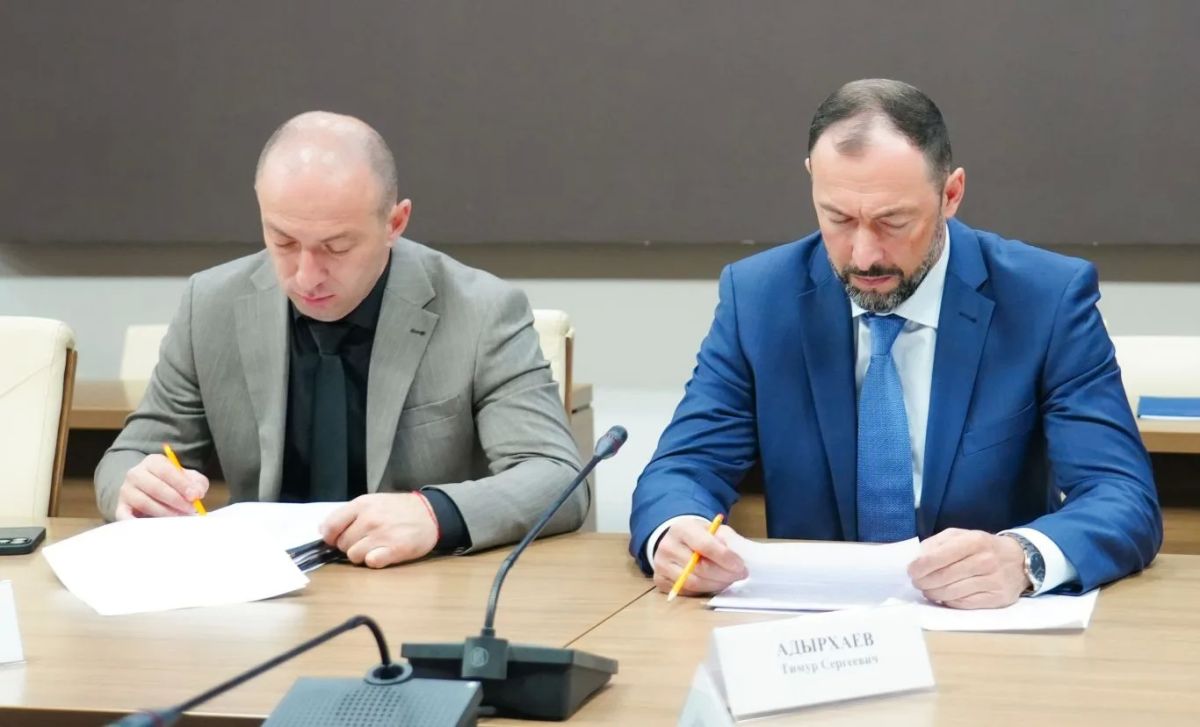 Председатель Правительства РСО – Алания Борис Джанаев провел совещание по вопросам развития сельского хозяйства в республике Председатель Правительства РСО – Алания Борис Джанаев провел совещание по вопросам развития сельского хозяйства в республике