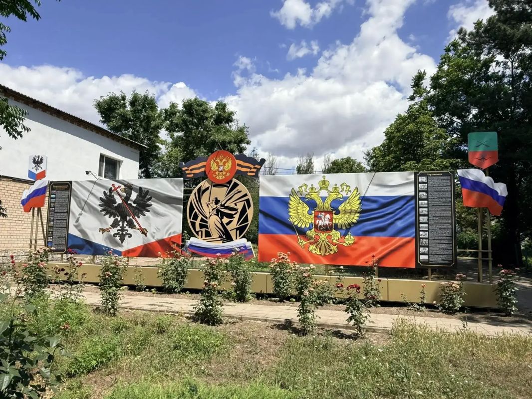 Строители Северной Осетии завершили работы по реставрации центральной стелы в пгт Черниговка