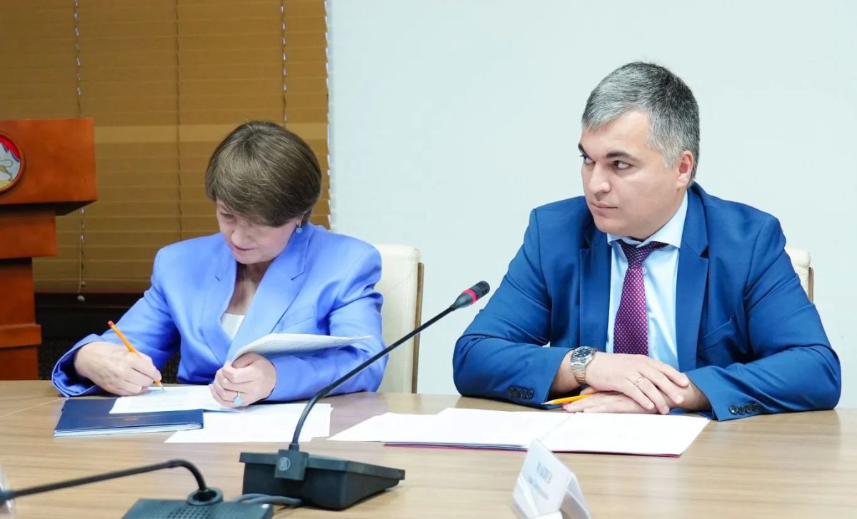 Председатель Правительства РСО – Алания Борис Джанаев провел совещание по вопросам развития сельского хозяйства в республике Председатель Правительства РСО – Алания Борис Джанаев провел совещание по вопросам развития сельского хозяйства в республике