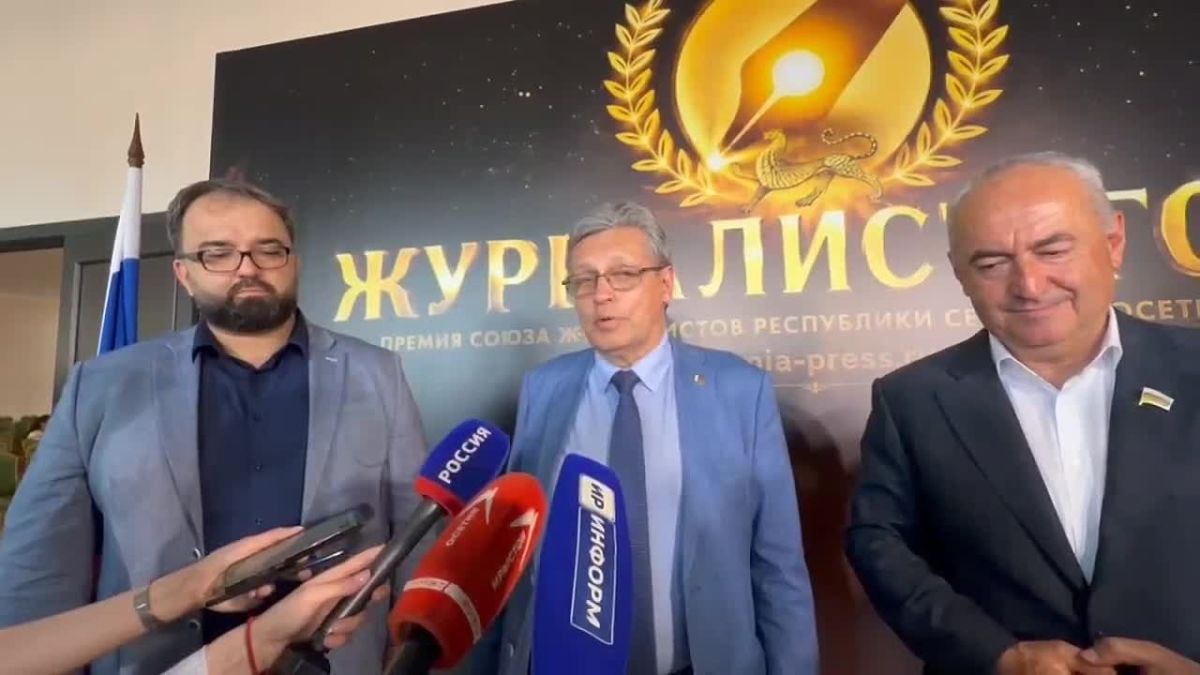 На первый конкурс "Журналист года" поступило более 200 работ
