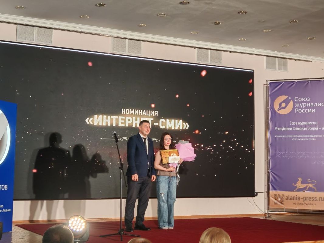 В номинации "Журналист года: интернет-СМИ" лауреатами первой, второй и третьей степени стали Анна Кабисова, Алина Дзгоева, Зарина Кабисова В номинации "Журналист года: интернет-СМИ" лауреатами первой, второй и третьей степени стали Анна Кабисова, Алина Дзгоева, Зарина Кабисова