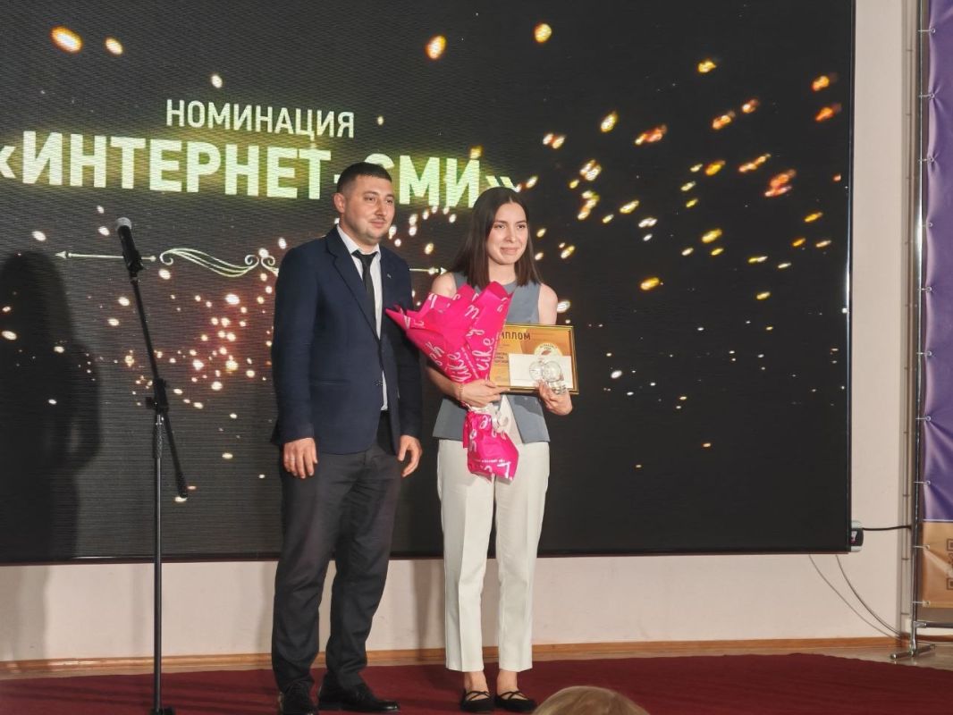 В номинации "Журналист года: интернет-СМИ" лауреатами первой, второй и третьей степени стали Анна Кабисова, Алина Дзгоева, Зарина Кабисова В номинации "Журналист года: интернет-СМИ" лауреатами первой, второй и третьей степени стали Анна Кабисова, Алина Дзгоева, Зарина Кабисова