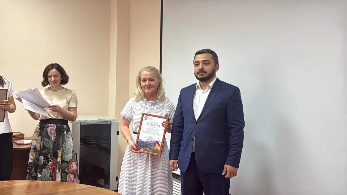 За профессионализм и преданность своему делу – в Минтруде вручили награды работникам социальной сферы За профессионализм и преданность своему делу – в Минтруде вручили награды работникам социальной сферы