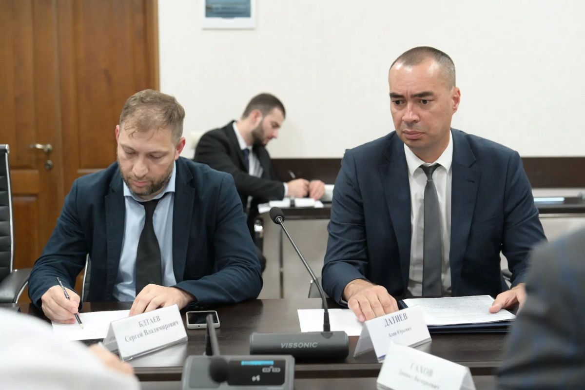 Сегодня провел рабочее совещание с руководителями профильных министерств и районов республики Сегодня провел рабочее совещание с руководителями профильных министерств и районов республики
