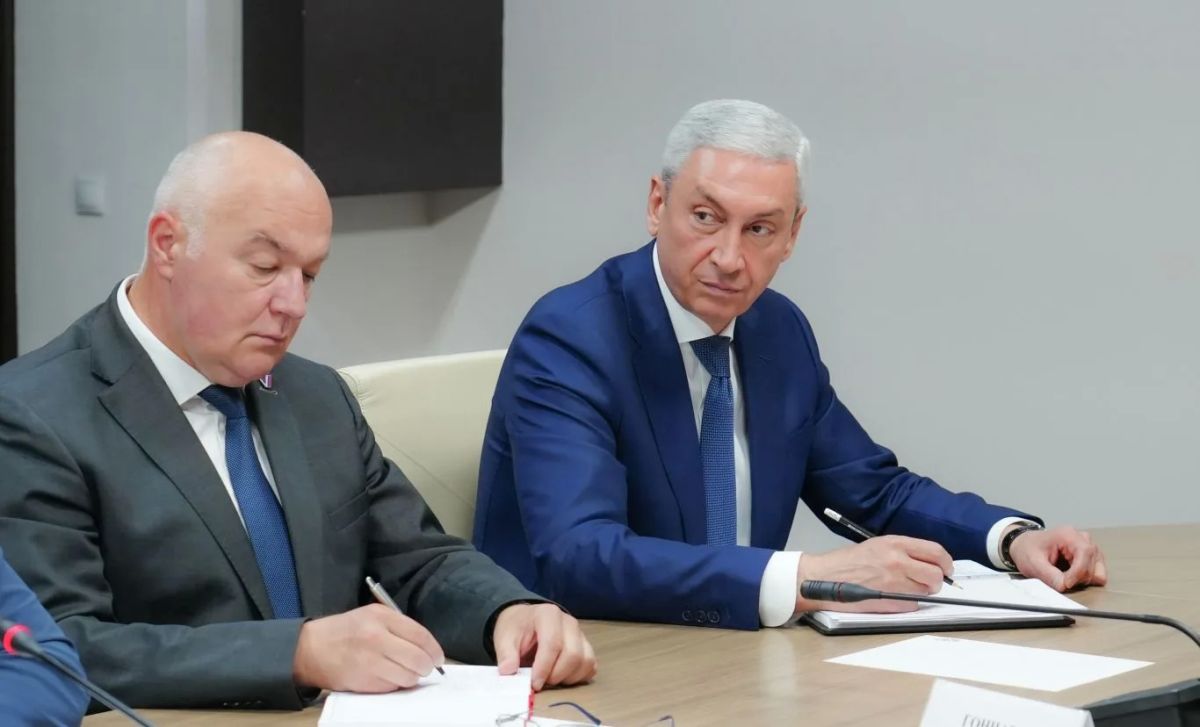 Глава РСО – Алания Сергей Меняйло провел еженедельное аппаратное совещание с участием руководителей органов исполнительной власти и муниципальных образований, представителей правоохранительных и надзорных структур республики Глава РСО – Алания Сергей Меняйло провел еженедельное аппаратное совещание с участием руководителей органов исполнительной власти и муниципальных образований, представителей правоохранительных и надзорных структур республики
