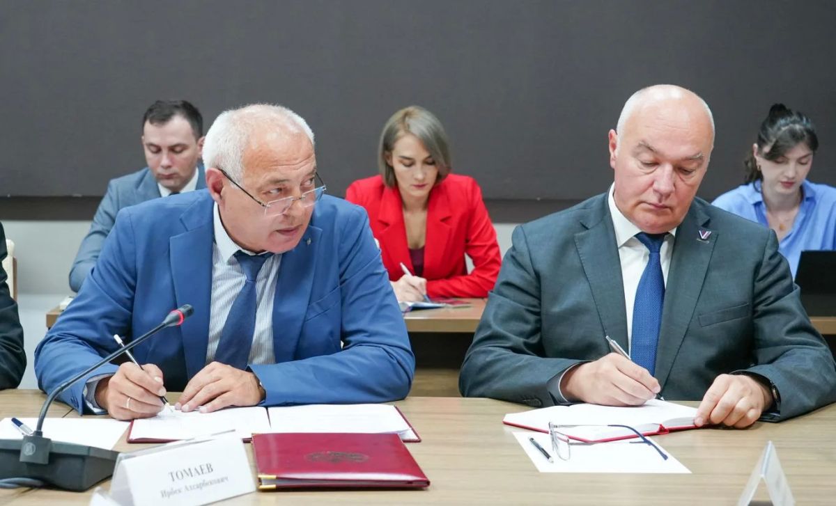 Глава РСО – Алания Сергей Меняйло провел еженедельное аппаратное совещание с участием руководителей органов исполнительной власти и муниципальных образований, представителей правоохранительных и надзорных структур республики Глава РСО – Алания Сергей Меняйло провел еженедельное аппаратное совещание с участием руководителей органов исполнительной власти и муниципальных образований, представителей правоохранительных и надзорных структур республики