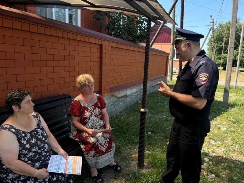 Безопасность в приоритете: участковый уполномоченный села Камбилеевское Пригородного района провел комплексный профилактический обход Безопасность в приоритете: участковый уполномоченный села Камбилеевское Пригородного района провел комплексный профилактический обход