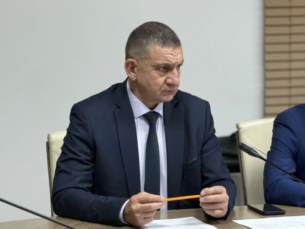 Председатель Правительства РСО – Алания Борис Джанаев провел совещание по вопросам развития системы общественного транспорта и повышения качества обслуживания населения Председатель Правительства РСО – Алания Борис Джанаев провел совещание по вопросам развития системы общественного транспорта и повышения качества обслуживания населения