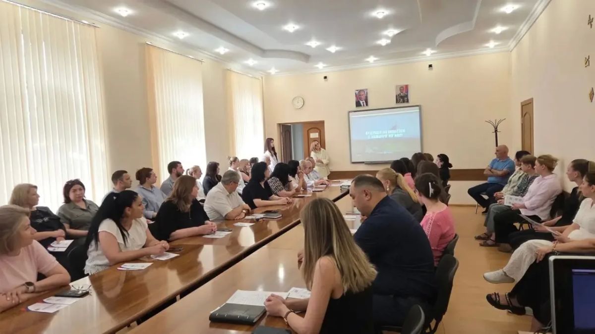 СЕГОДНЯ В ЦЕНТРЕ ВНИМАНИЯ — ТЕ, КТО РАБОТАЕТ ДЛЯ ЛЮДЕЙ СЕГОДНЯ В ЦЕНТРЕ ВНИМАНИЯ — ТЕ, КТО РАБОТАЕТ ДЛЯ ЛЮДЕЙ
