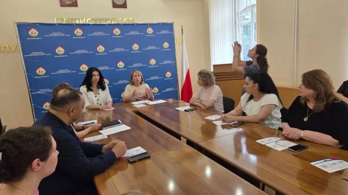 СЕГОДНЯ В ЦЕНТРЕ ВНИМАНИЯ — ТЕ, КТО РАБОТАЕТ ДЛЯ ЛЮДЕЙ СЕГОДНЯ В ЦЕНТРЕ ВНИМАНИЯ — ТЕ, КТО РАБОТАЕТ ДЛЯ ЛЮДЕЙ