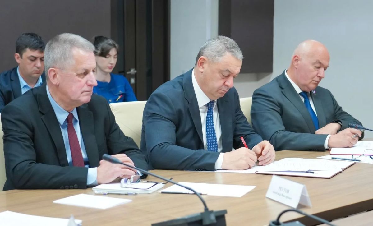 Глава РСО – Алания Сергей Меняйло провел еженедельное аппаратное совещание Глава РСО – Алания Сергей Меняйло провел еженедельное аппаратное совещание