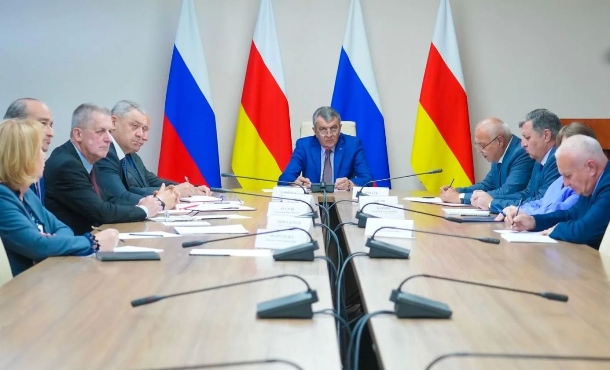 Глава РСО – Алания Сергей Меняйло провел еженедельное аппаратное совещание Глава РСО – Алания Сергей Меняйло провел еженедельное аппаратное совещание